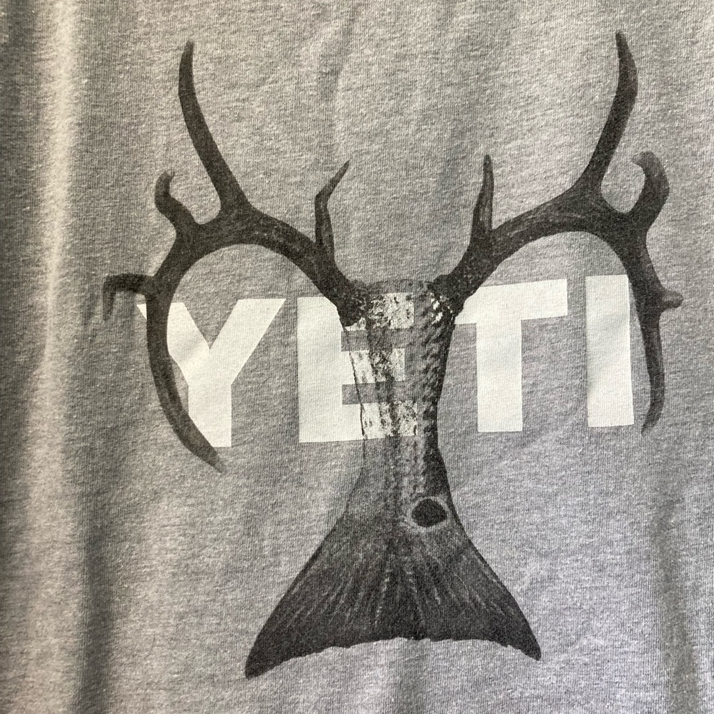 Yeti size med grey short sleeve t shirt
